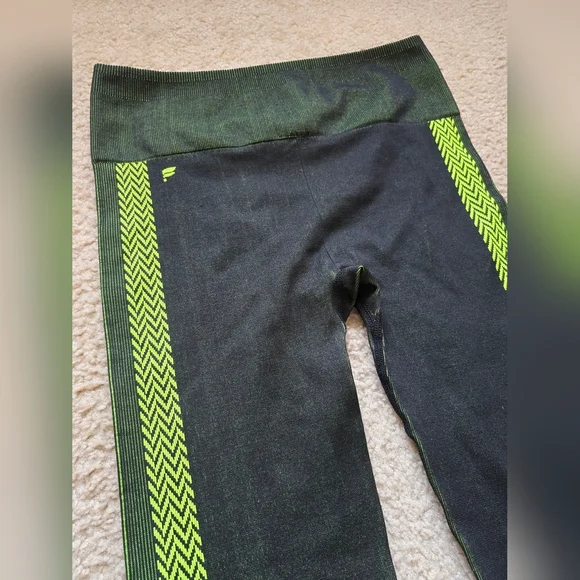 Fabletics Seamless High-Waisted Linework Leggings - Picture 3 of 6